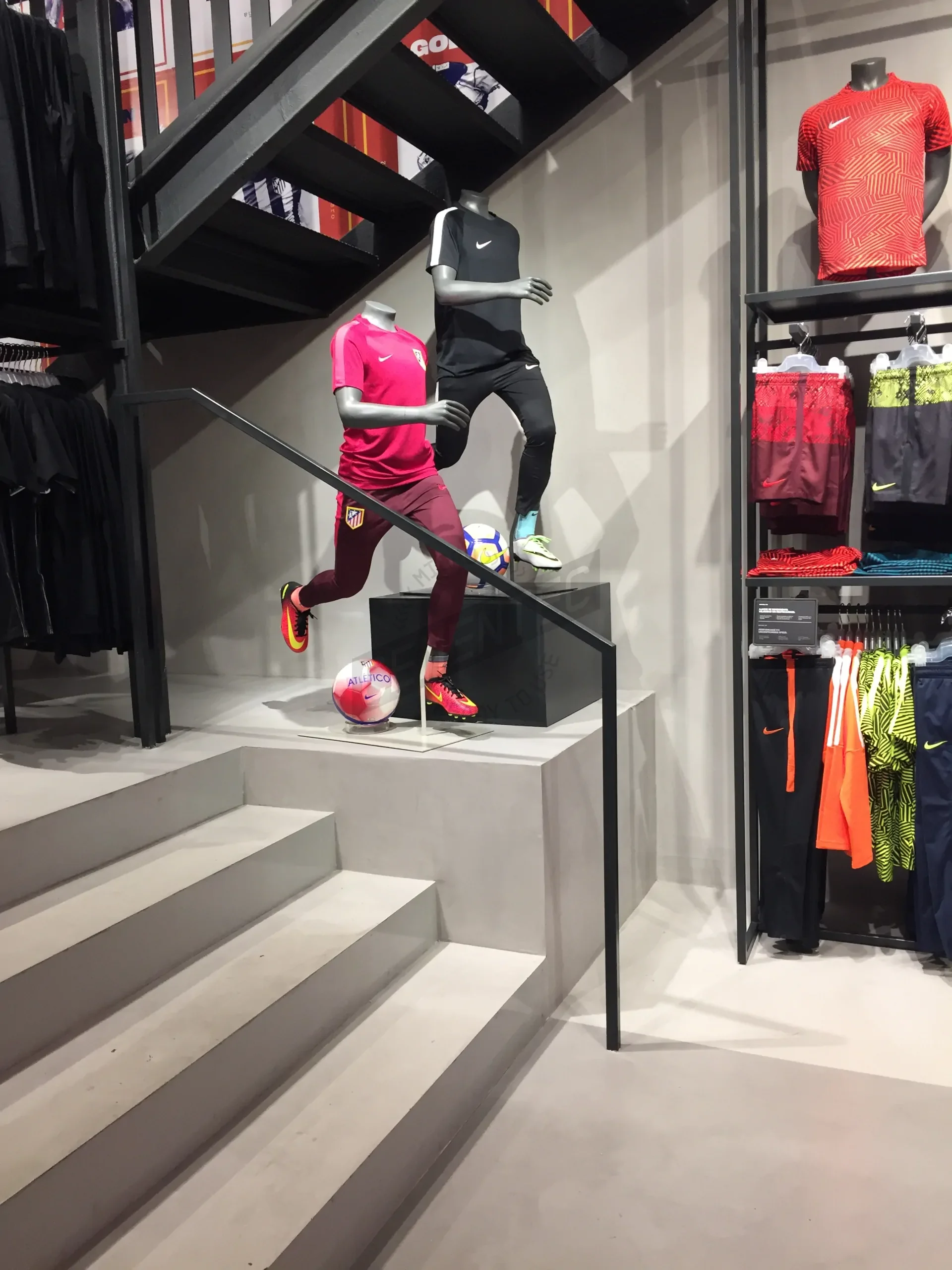 Sports retail shop with seamless microcement floor